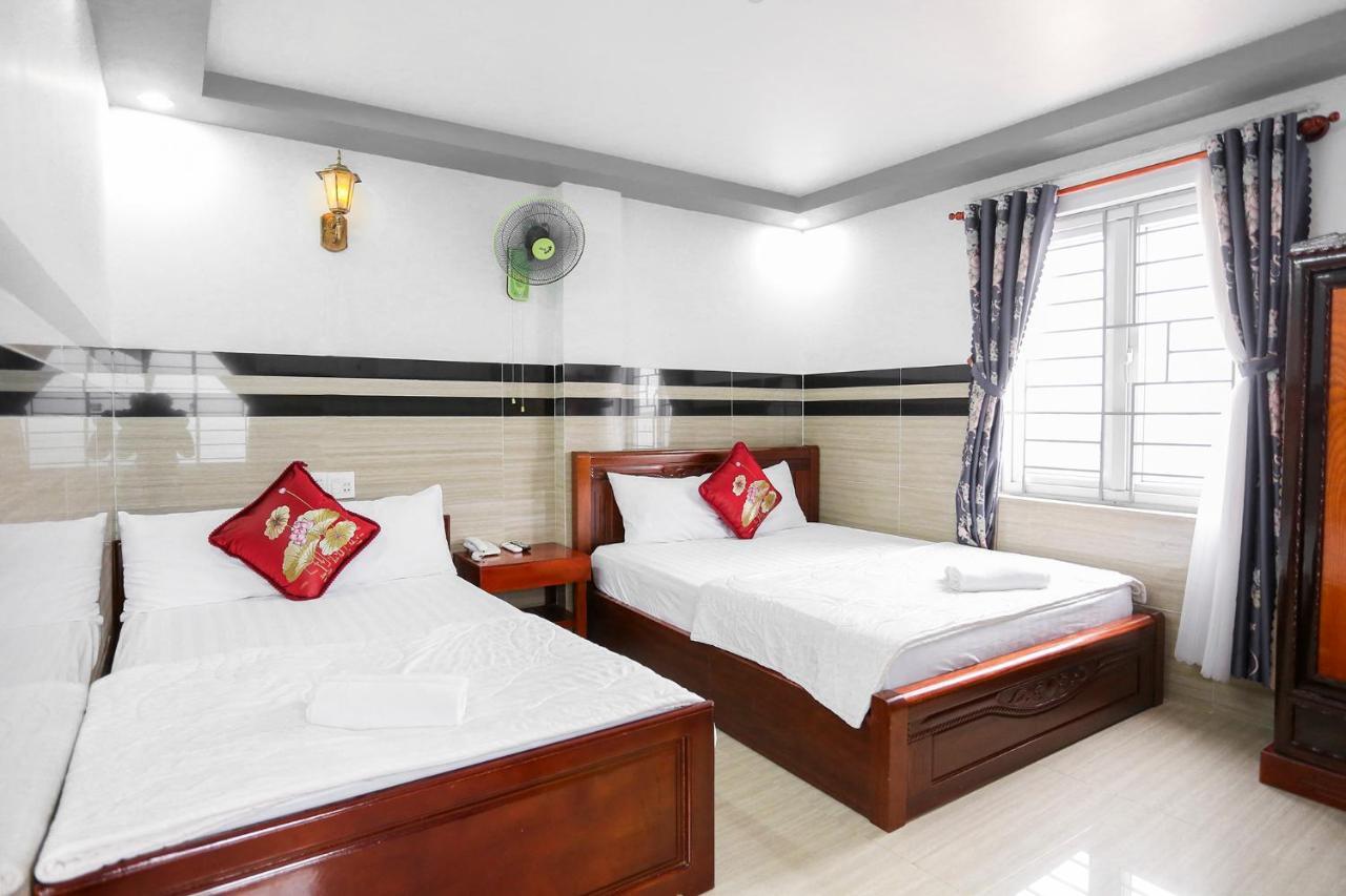 Lucky Hotel Куи Нхон Екстериор снимка